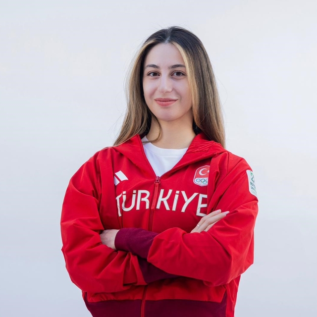 Belediyespor'lu Özge Yılmaz'dan gümüş madalya
