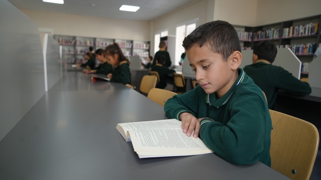 Yenilenen kütüphane çocukların renkli dünyası oldu