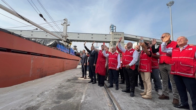 Kızılay Genel Başkanı Fatma Meriç Yılmaz:
"Kızılay, savaş boyunca Gazze'de varlığını sürdürdü"
18. İyilik Gemisi Mersin'den Gazze'ye uğurlandı