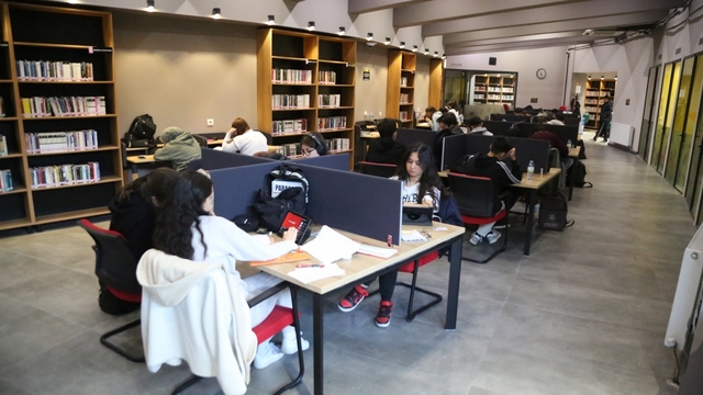 Ara tatilde Melikgazi'nin Akıl Küpü Kütüphaneleri dolup taşıyor