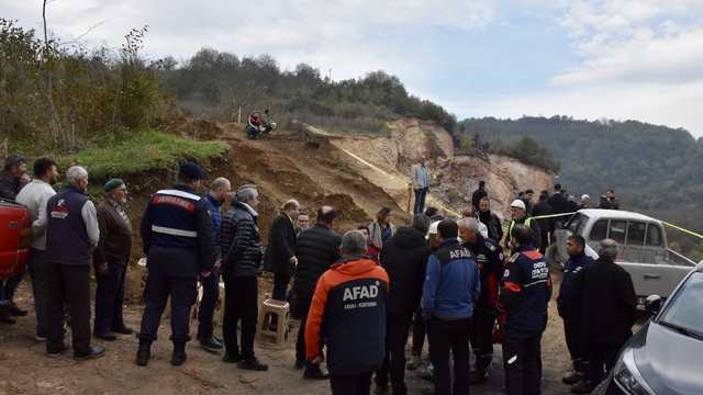 Ordu'da taş ocağı şantiyesinde göçük altında kalan işçiyi arama çalışmalarına yeniden başlandı