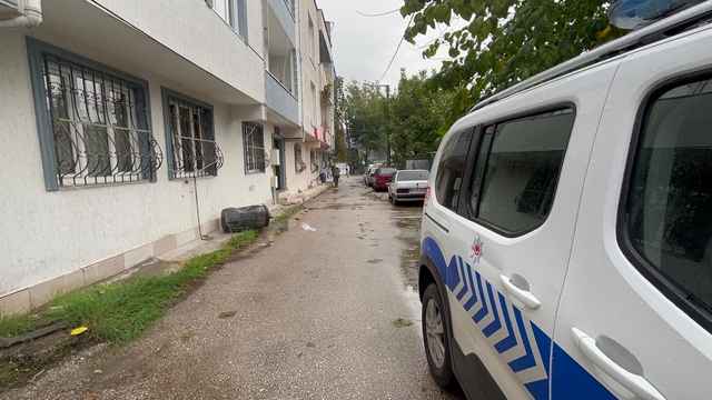 2'nci kattaki evinin balkonundan düşüp ağır yaralandı