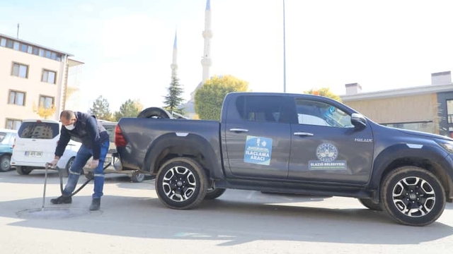 Elazığ'da ilaçlama çalışmaları sürüyor