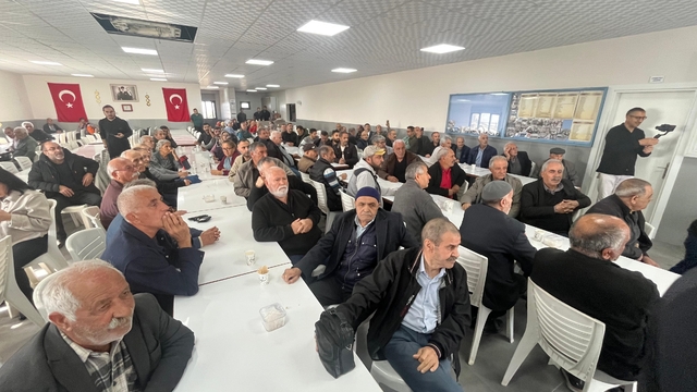 Bornova Naldöken Mahallesi çöp tesisine karşı
İzmir Büyükşehir Belediyesinin çöp tesisi planlarına, vatandaşlardan tepki geldi