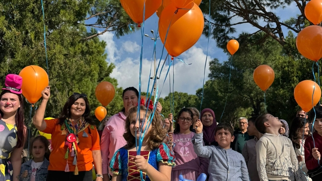 Aydın'da lösemiyi yenen 7 yaşındaki Masal için havaya balon bırakıldı