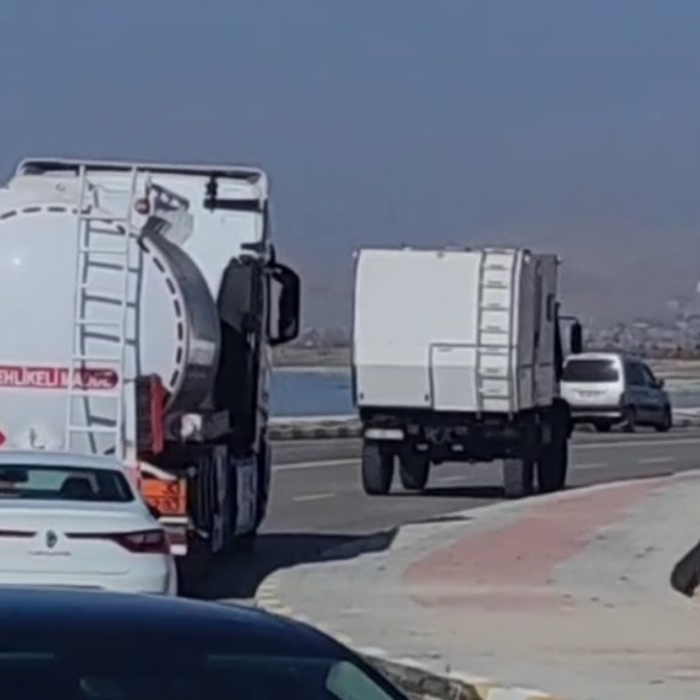 Van'da sahil yolu çökme tehlikesiyle karşı karşıya