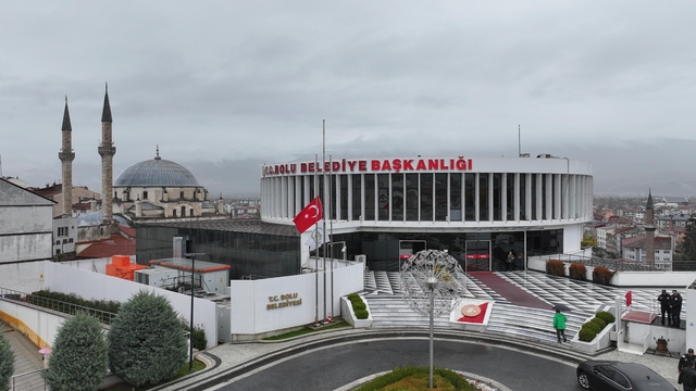 Tanju Özcan: "Bolu'da 3 gün boyunca tüm eğlence etkinlikleri iptal edildi"