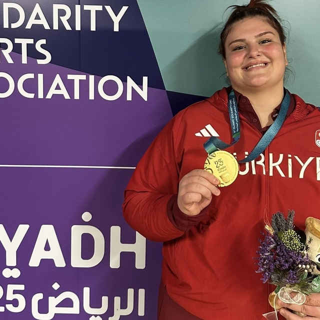 Rektör Kibar'dan judonun altın kızı Hilal Öztürk'e tebrik