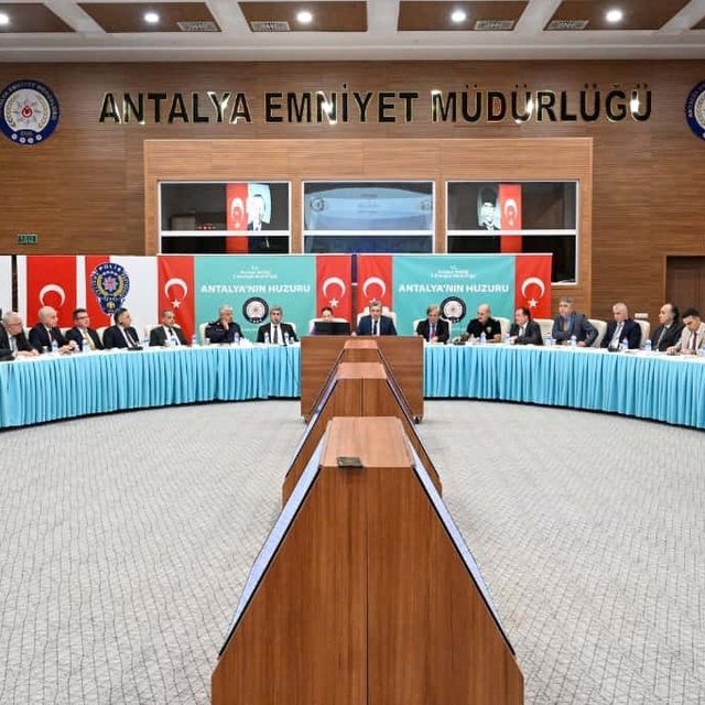 Antalya'da kamu kurumlarına kış uyarısı
2025-2026 Yılı Kış Mevsimi Trafik T...