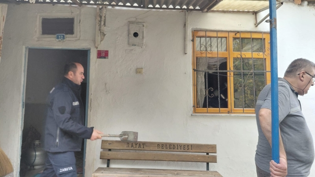 Bayat ilçesinde evde çıkan yangın söndürüldü