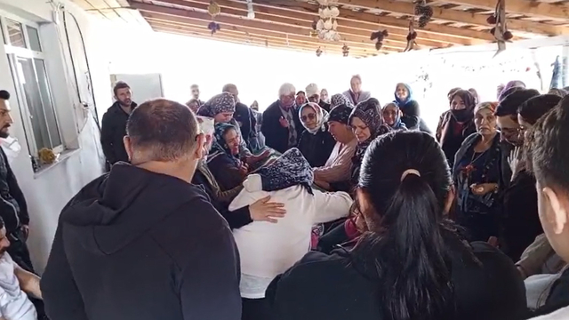 İstanbul'da otel odasında öldürülen Melisa, Tokat'ta toprağa verildi