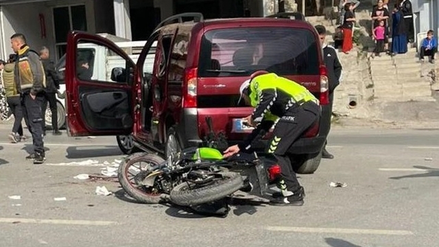 Hakkari'de motosikletle kamyonet çarpıştı: 1 yaralı