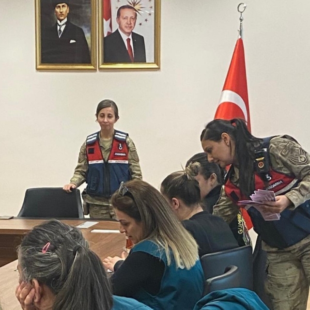 Kadın güvenlik güçlerinden KADES tanıtımı