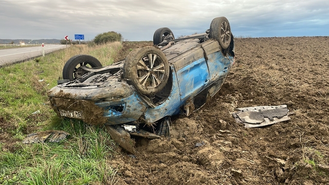 Keşan'da otomobil takla attı: 2 yaralı