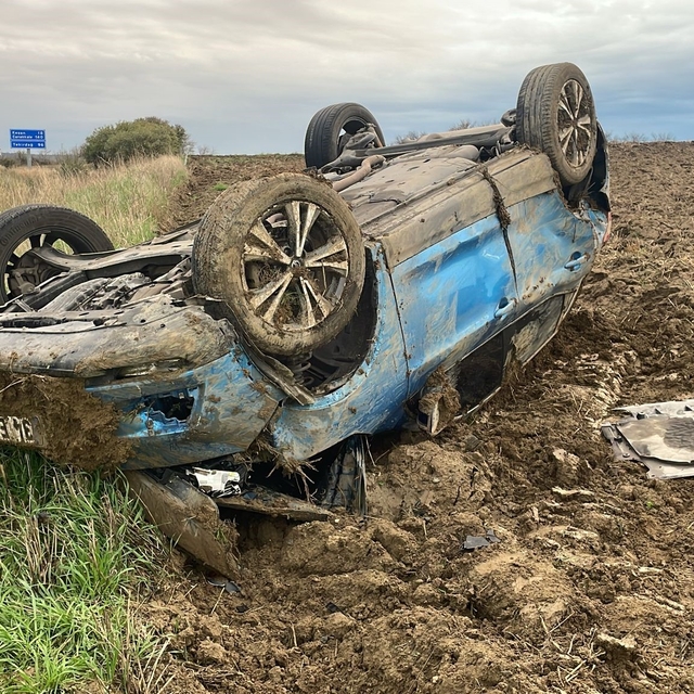 Keşan'da otomobil takla attı: 2 yaralı