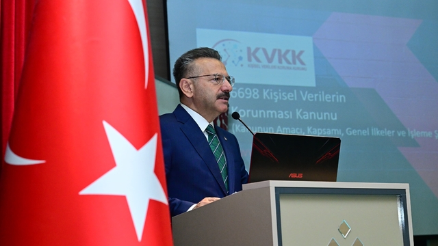 Eskişehir'de 'Kişisel Verileri Koruma' toplantısı düzenlendi
Vali Hüseyin Aksoy:
"Bireylerin mahremiyeti yeni tehditlerle karşı karşıya kalmaktadır"
"Kişisel verilerin korunması dijital geleceğimizi güvenle inşa etmenin temel şartıdır"