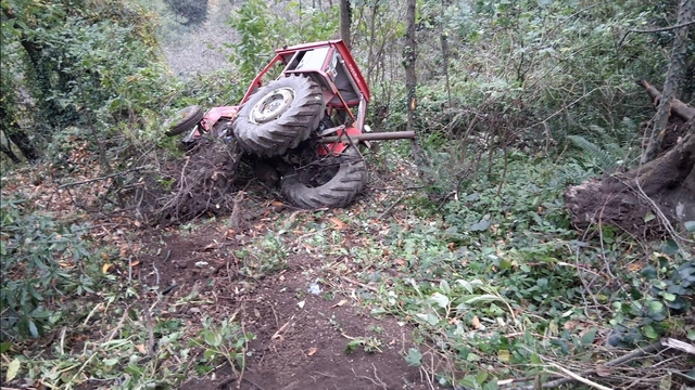 Samsun'da devrilen traktörün sürücüsü yaralandı