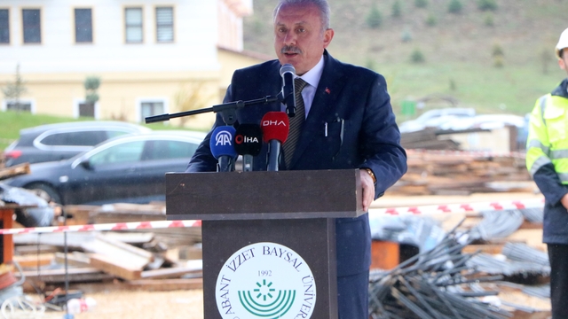 İlahiyat Fakültesi'nin ek binasının temeli atıldı
TBMM 29.Başkanı Prof. Dr. Şentop, "Bolu'dan önemli ilim insanların yetişmesine hizmet edeceği kanaatindeyim"