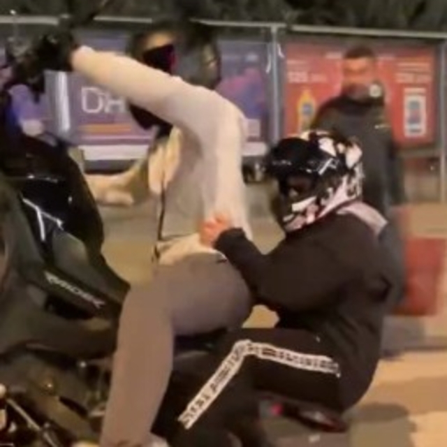 Ön tekerini kaldırmak istediği motosikleti deviren sürücüye 51 bin TL ceza