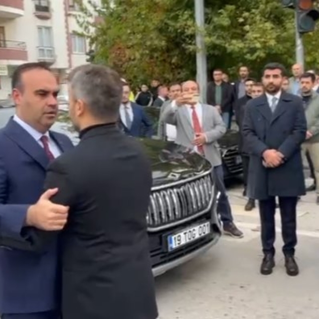 Bakan Kacır, Çorum'da taziye ziyaretlerinde bulundu