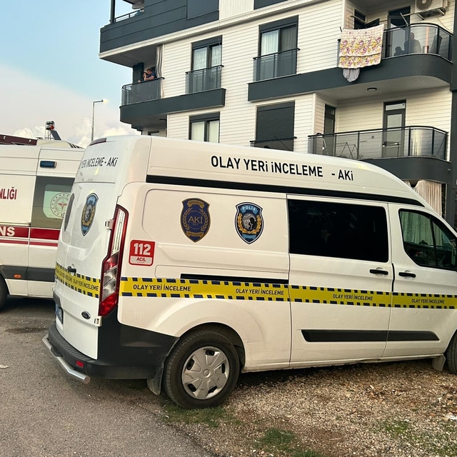 Antalya'da polis memuru, eşi ve 2 çocuğunu öldürdü