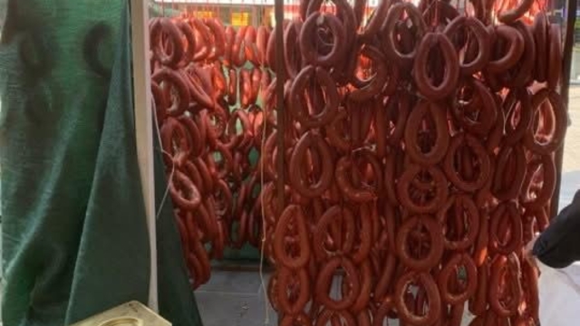 Ağrı'da etiketsiz ürünlere geçit yok: 415 kilo sucuk ele geçirildi