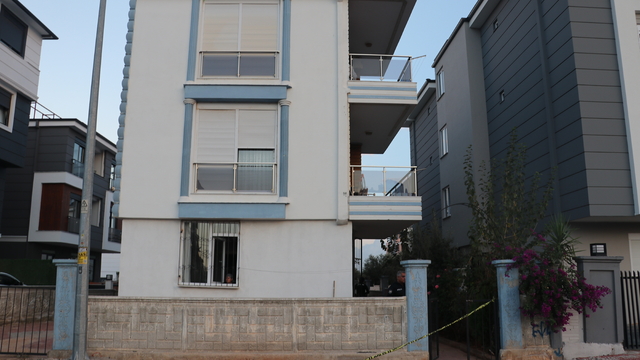 Antalya'da polis memuru, eşi ve 2 çocuğunu öldürdü (2)