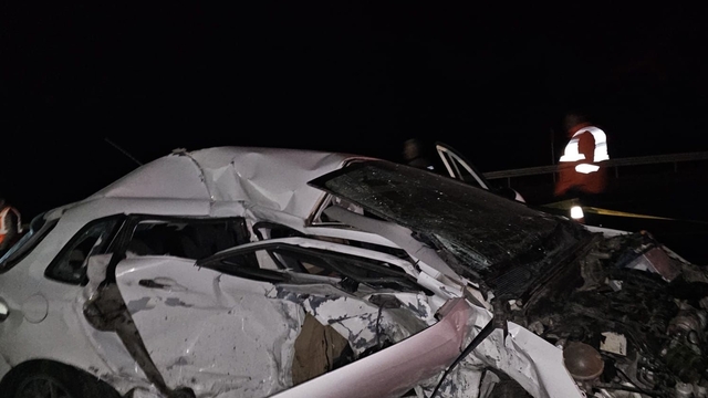 Sivas'ta iki otomobil çarpıştı: 1 ölü, 2 yaralı