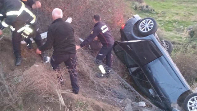 Aydın'da şarampole devrilen otomobildeki 5 kişi yaralandı