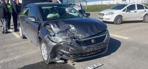 Edirne'de iki otomobil kavşakta çarpıştı: 8 yaralı