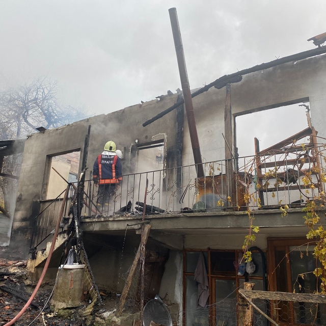 İskilip'te müstakil ev alev alev yandı