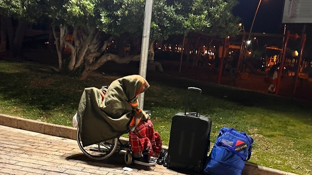 Marmaris'te 70 yaşındaki Kıbrıs gazisi saatler süren ikna çabalarının ardından aparta yerleştirildi