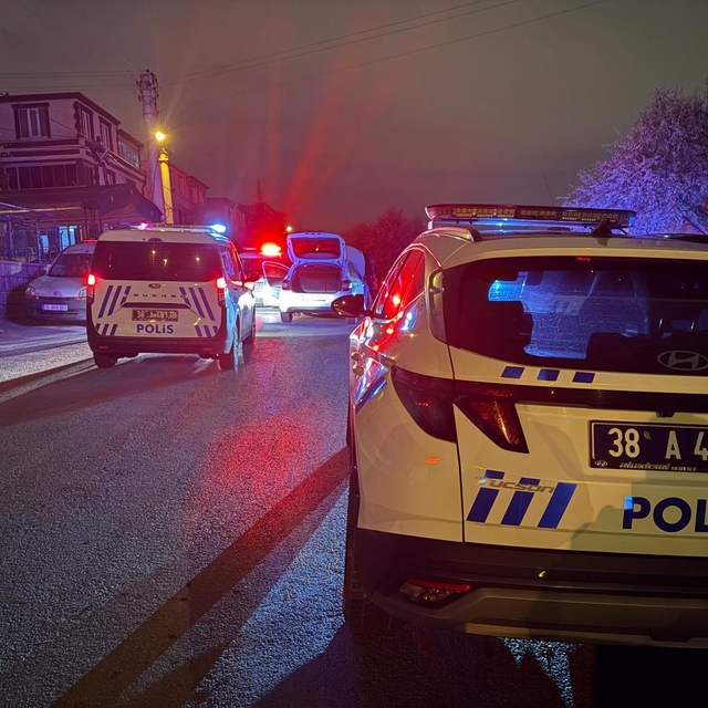 Antalya'dan çalınan otomobil Kayseri'de yakalandı: 1 gözaltı
Ehliyetsiz sür...