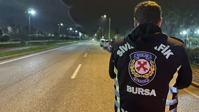 Bursa'da sivil trafik ekiplerinden gece denetimi