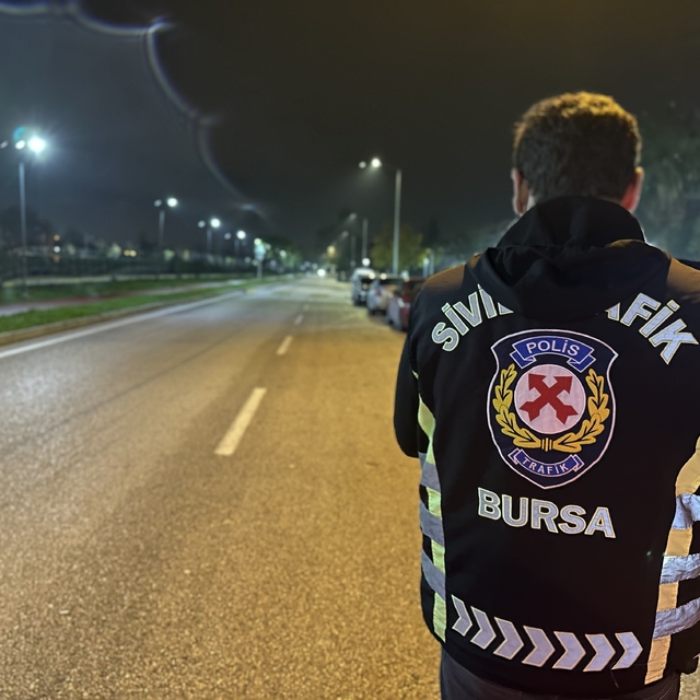 Bursa'da sivil trafik ekiplerinden gece denetimi