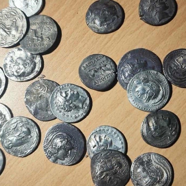 Yurt dışına kaçırılan 71 antik sikke komşuda yakalandı