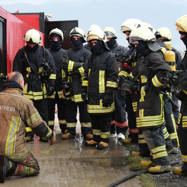 EBYÜ Üzümlü MYO öğrencilerine uygulamalı temel itfaiyecilik eğitimi