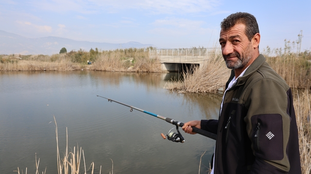 Menderes Deltası, stres atmak isteyenlerin akınına uğruyor