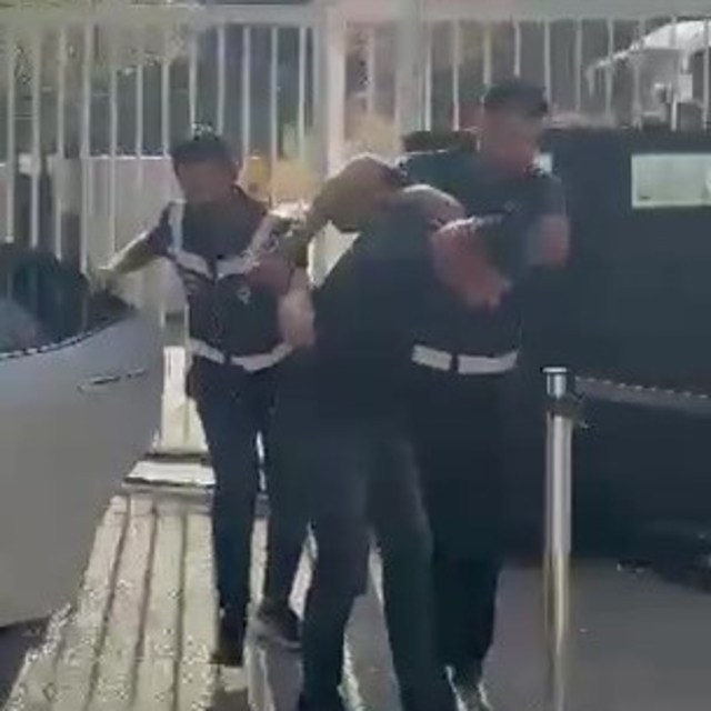 Telefonda başlayan küfürleşme cinayetle bitti
Eski iş arkadaşını öldüren şü...