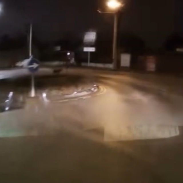 Sokakta köpeklerin kovaladığı genci böyle kurtardı: "Benim adım Hıdır elimd...