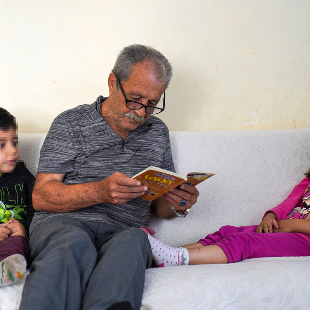 Evden tahliye kararı verilen dede ve 3 torununa yardım eli uzandı