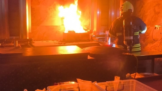 Antakya'da kızartma makinesi alevlere teslim oldu