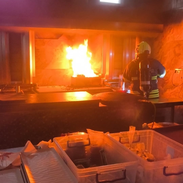 Antakya'da kızartma makinesi alevlere teslim oldu