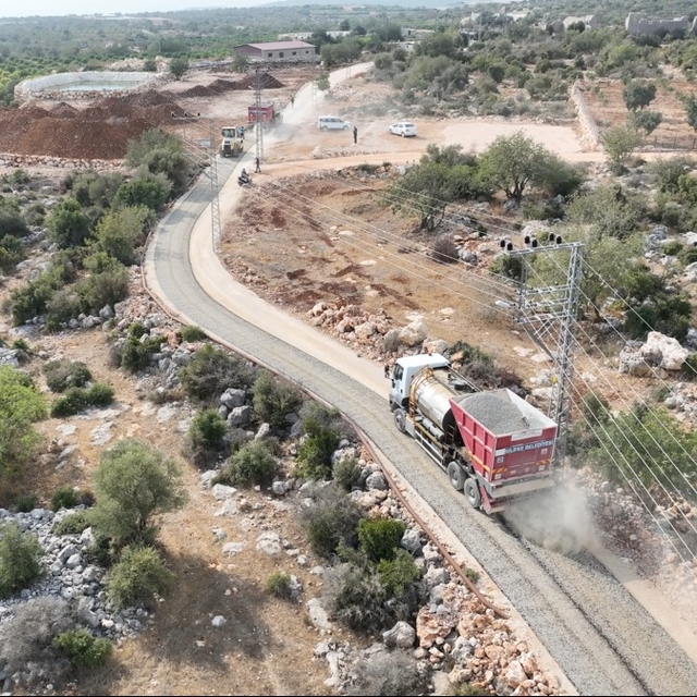 Silifke'de asfalt çalışmaları sürüyor