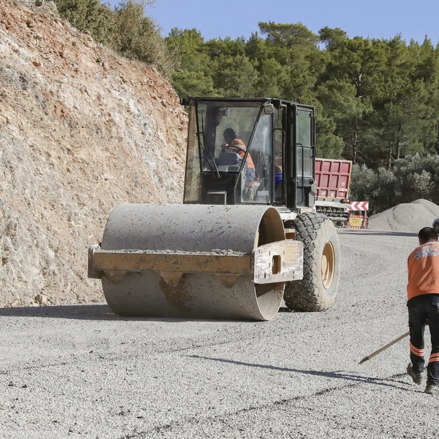 Gülnar'da 5 mahalleyi birbirine bağlayan yol yenilendi