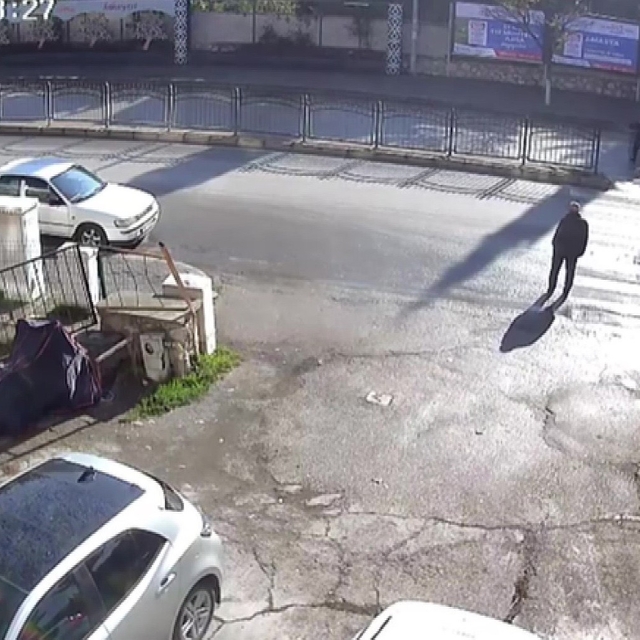 Yaya geçidinde 5 gün arayla yaşanan iki kaza kamerada