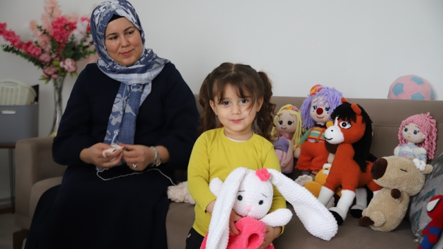 İşlediği oyuncaklarla 6 çocuğuna bakıyor
Kızına sağlıklı oyuncak yapmak için başladığı işini ticarete dönüştürdü