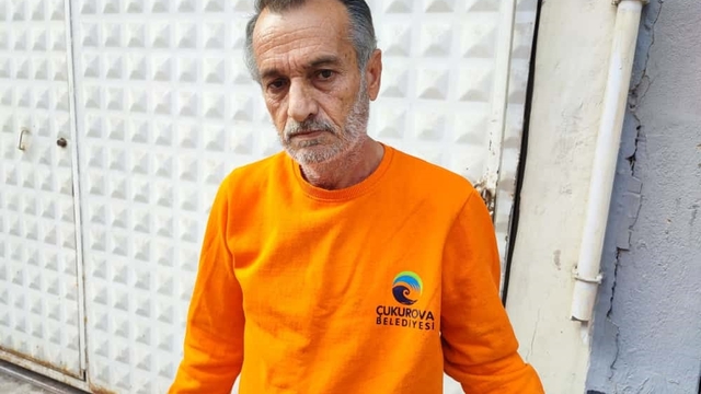 Nazmiye'yi boğazından bıçaklayan saldırganın babası: "Ben torunlarımı istiyorum"
Genç kadını boğazından bıçaklayıp engelli bırakan saldırganın babasından pes dedirten açıklamalar
İzzet Özgül:
"Oğlum, gelinimi 6 kere değil, 1 kere bıçakladı"
"Gelinimin boğazındaki izler dikiş izi"