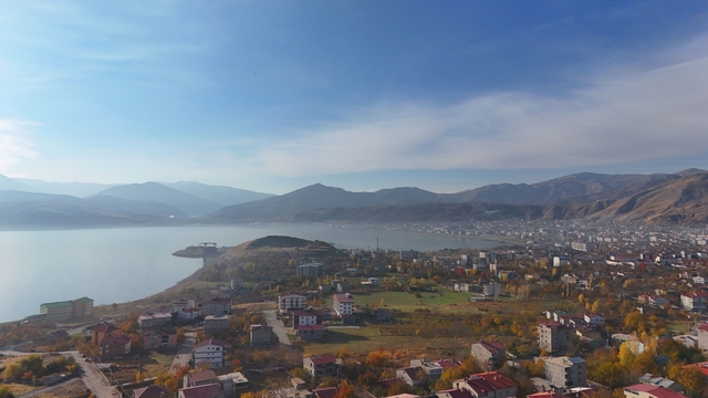 Tatvan'da sonbaharın büyüleyici renkleri görüntülendi