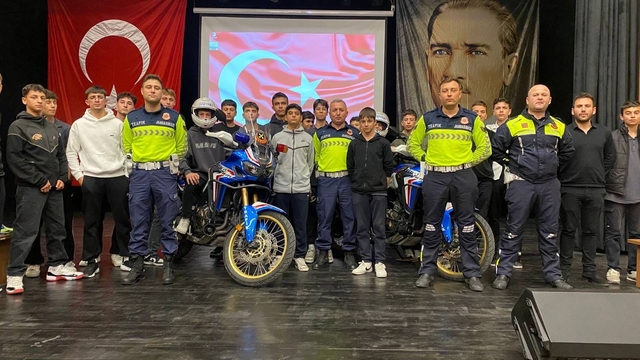 Ezine'de motosiklet sürücülerine yönelik eğitim